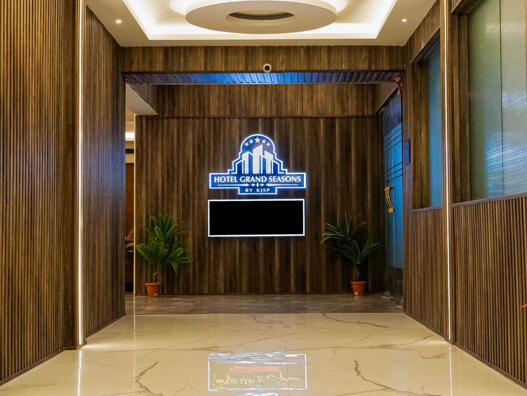 Hotel Grand Seasons- نافي مومباي المظهر الخارجي الصورة