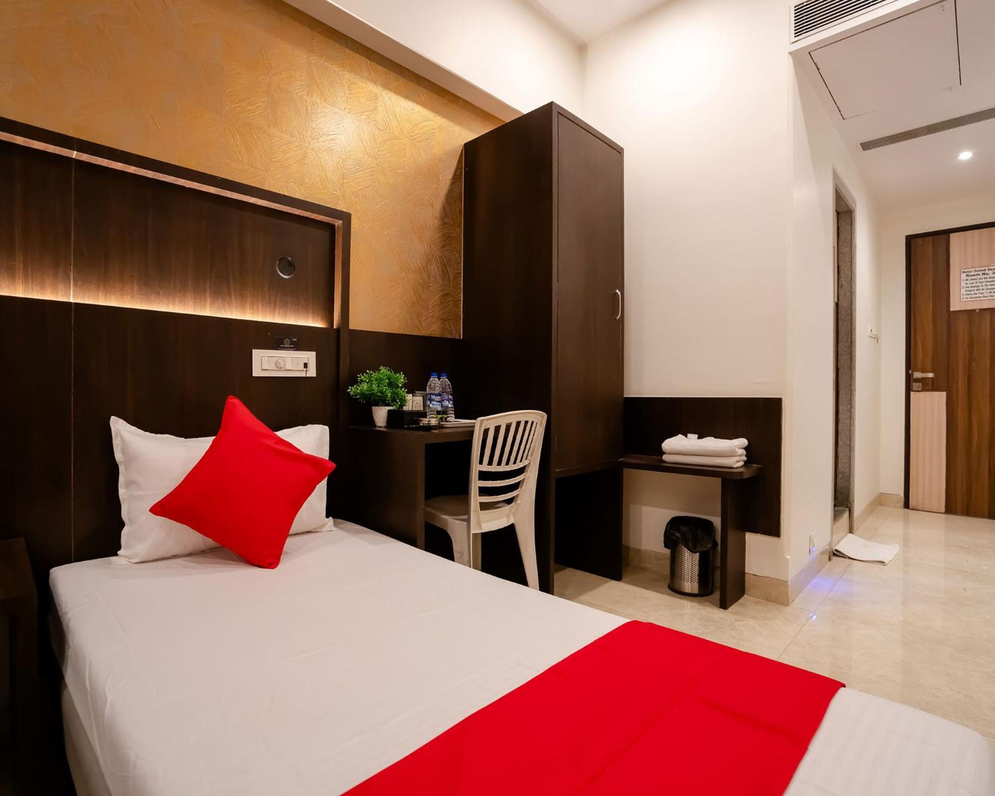 Hotel Grand Seasons- نافي مومباي المظهر الخارجي الصورة